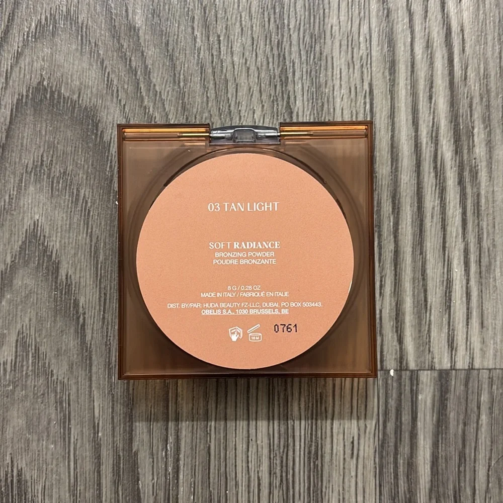 Huda Beauty Glowish Bronzer